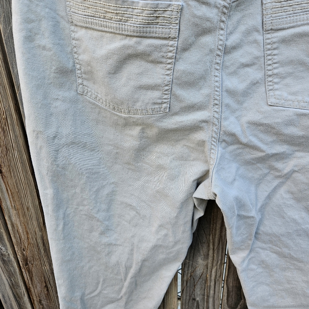 Liz Claiborne  Cropped Casual Pants Women Size 18 - Picture 16 of 16